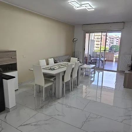 Simone House شقة
