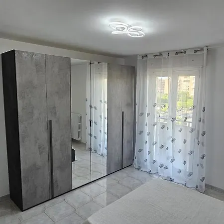 Simone House شقة